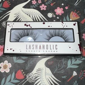 Lashaholic Kiss Me Luxury Lashes
